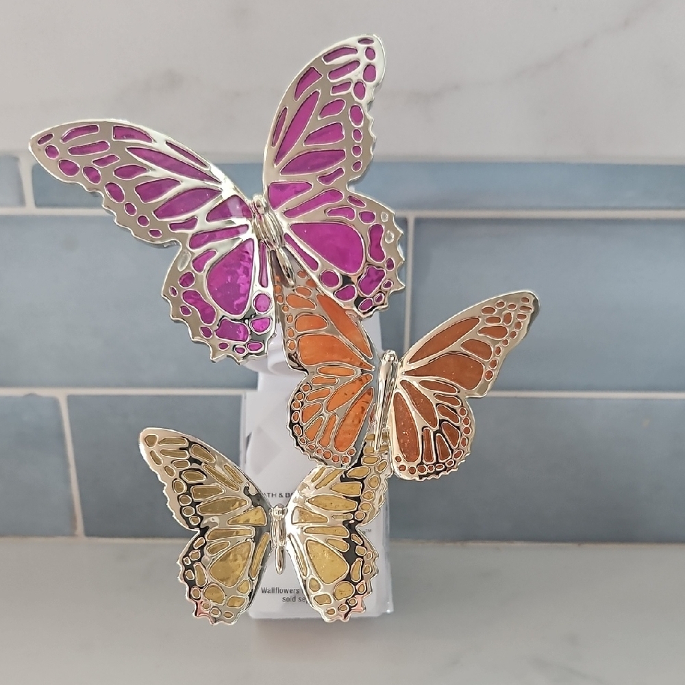 Bath & Body Works Gold and Orange Butterfly Wallflower. Brand New *RARE*